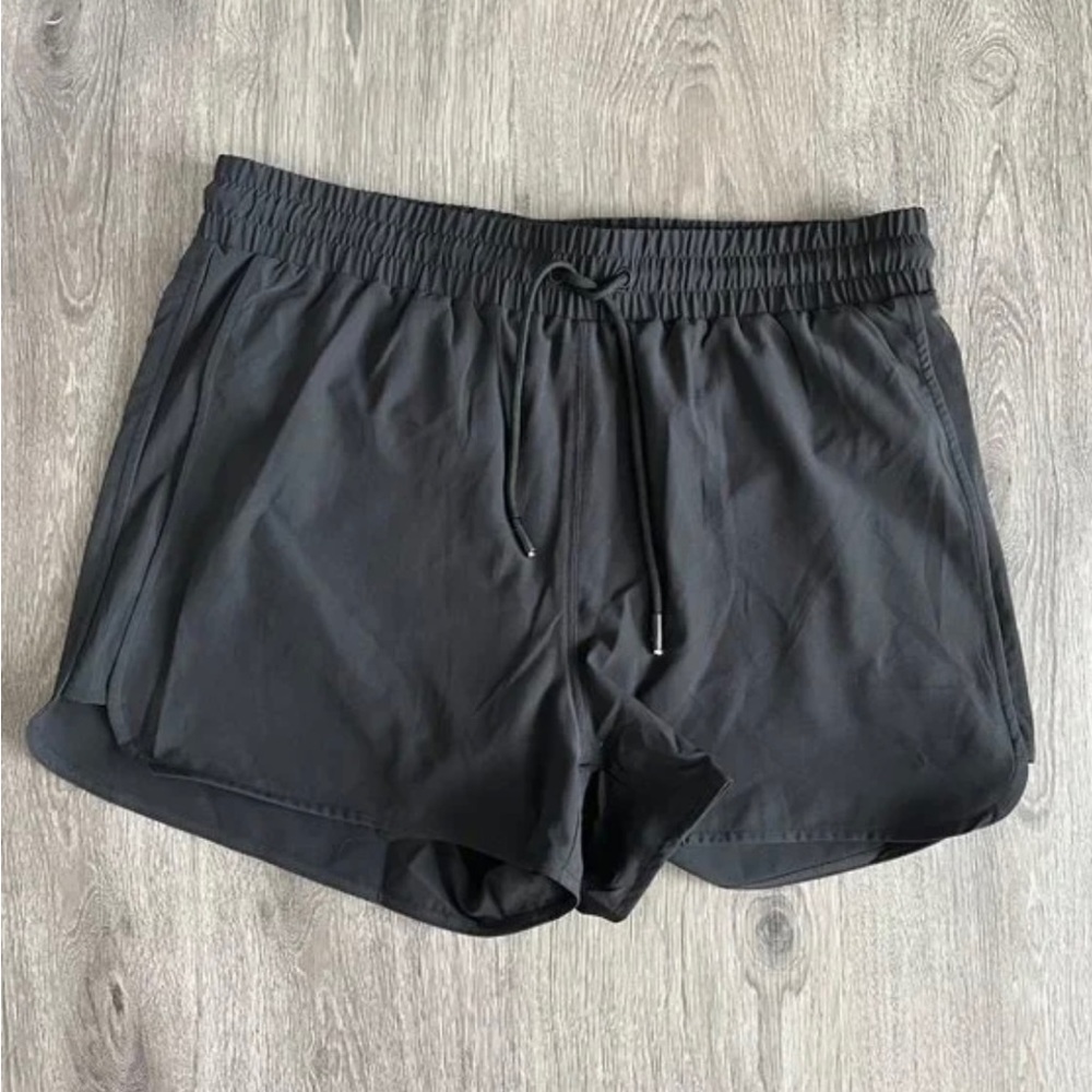 NWT CALME BY JOHNNY WAS ONYX ELASTIC WAIST SHORTS - MEDIUM